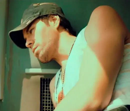 Mir Duele el Corazn, el nuevo video de Enrique Iglesias junto a Wisin.
